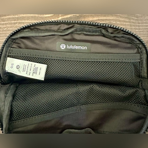 lululemon athletica Black n silver Cross body belt bag - Picture 3 of 5